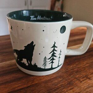 Tim Hortons 2019 wolf mug green interior great condition